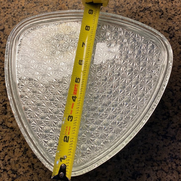 Vtg mid century set of 4 Indiana glass triangle daisy & button luncheon plates - Picture 7 of 9